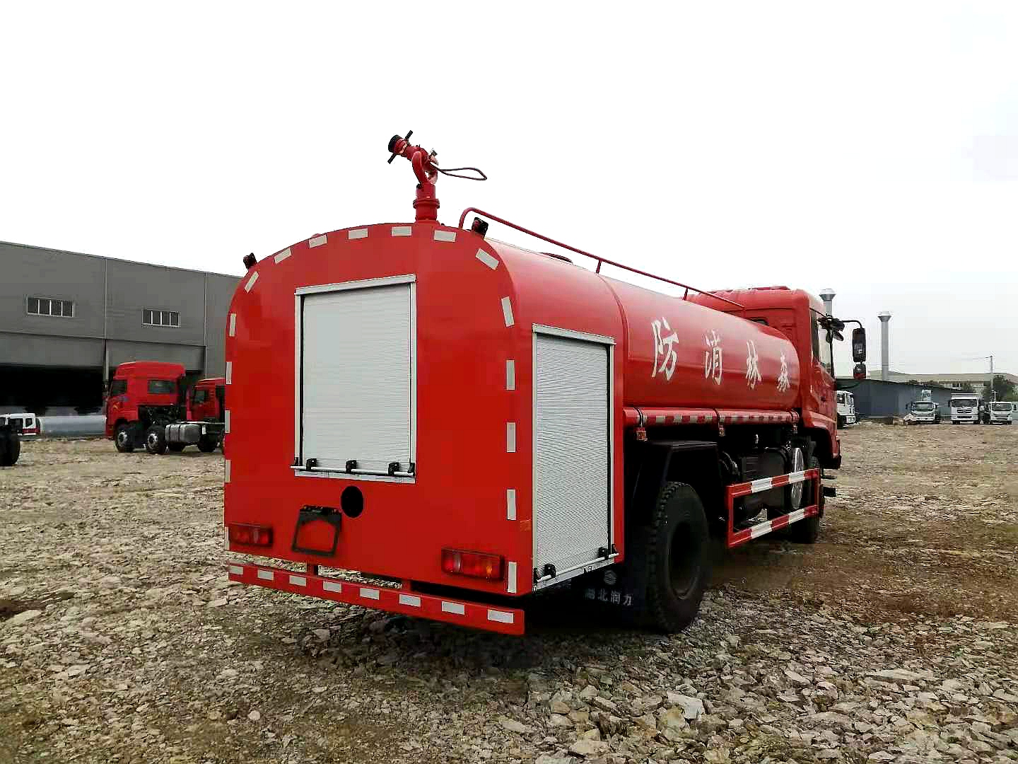 東風(fēng)四驅(qū)8噸森林消防車(chē)